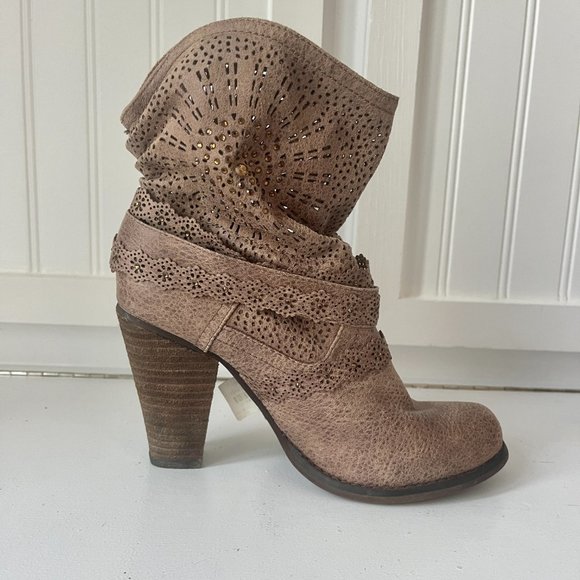 Not Rated Buckle Lace / Sequin Boots - Picture 5 of 10